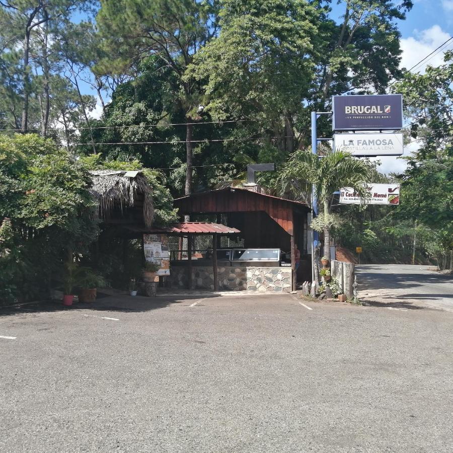 La Famosa Costillas A La Lena Jarabacoa Exterior foto